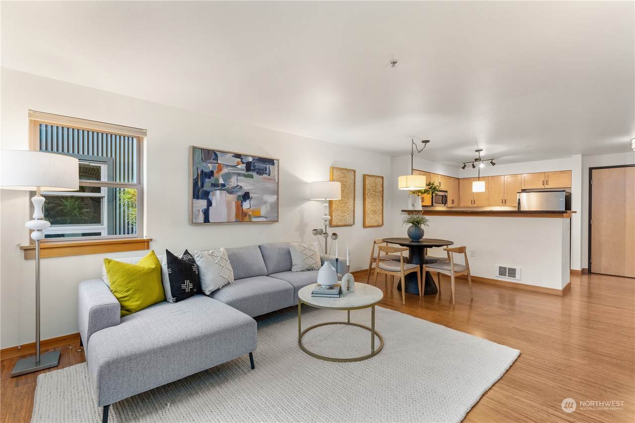827 Hiawatha Place - Photo 1