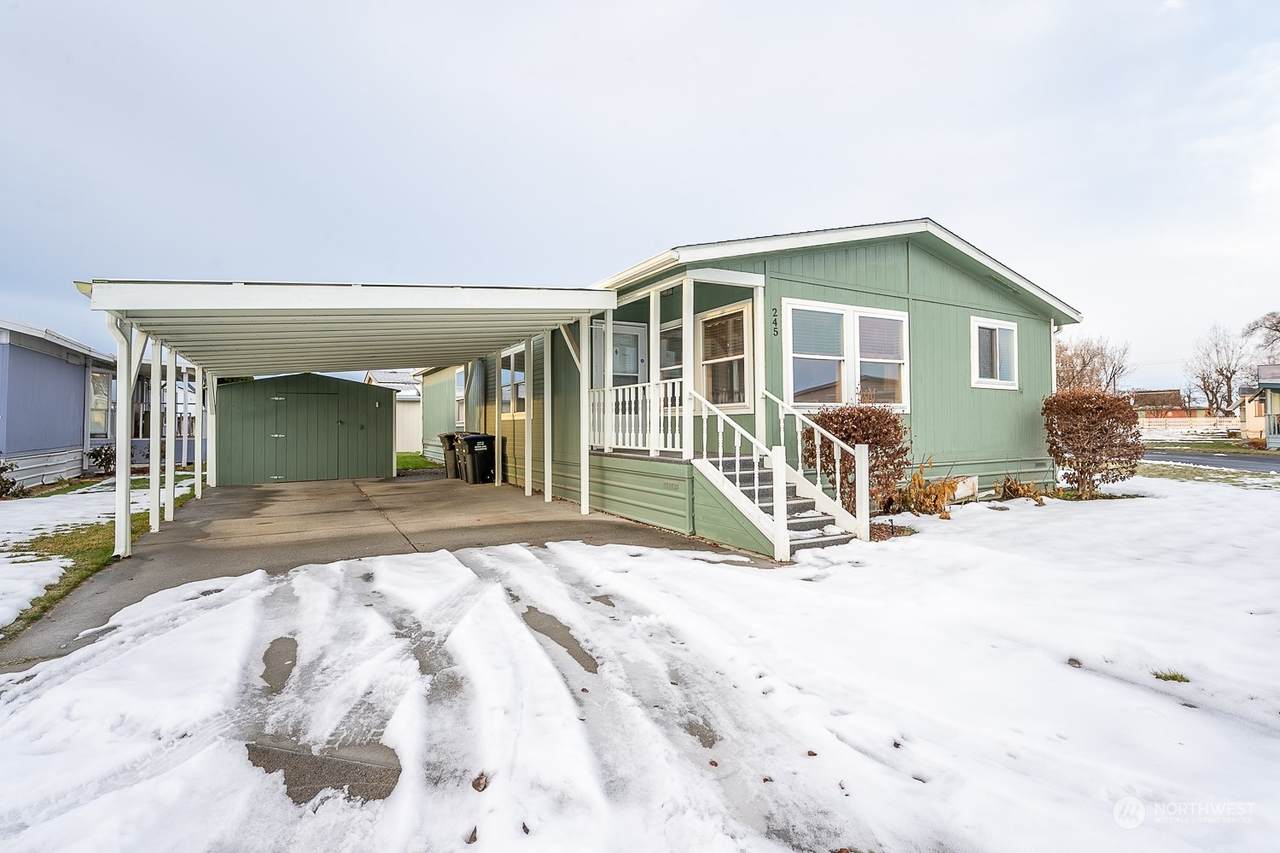 2240 Broadway Avenue - Photo 1