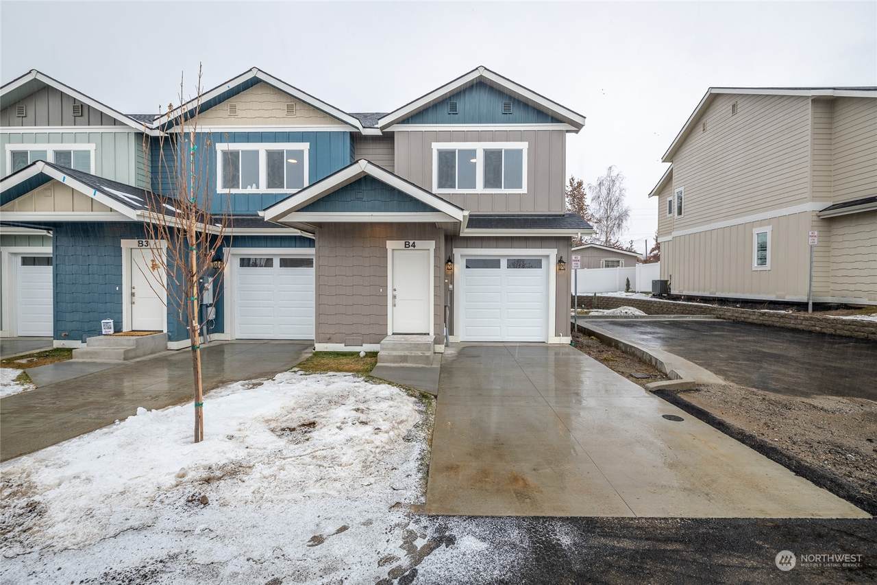 910 Poplar Avenue - Photo 1