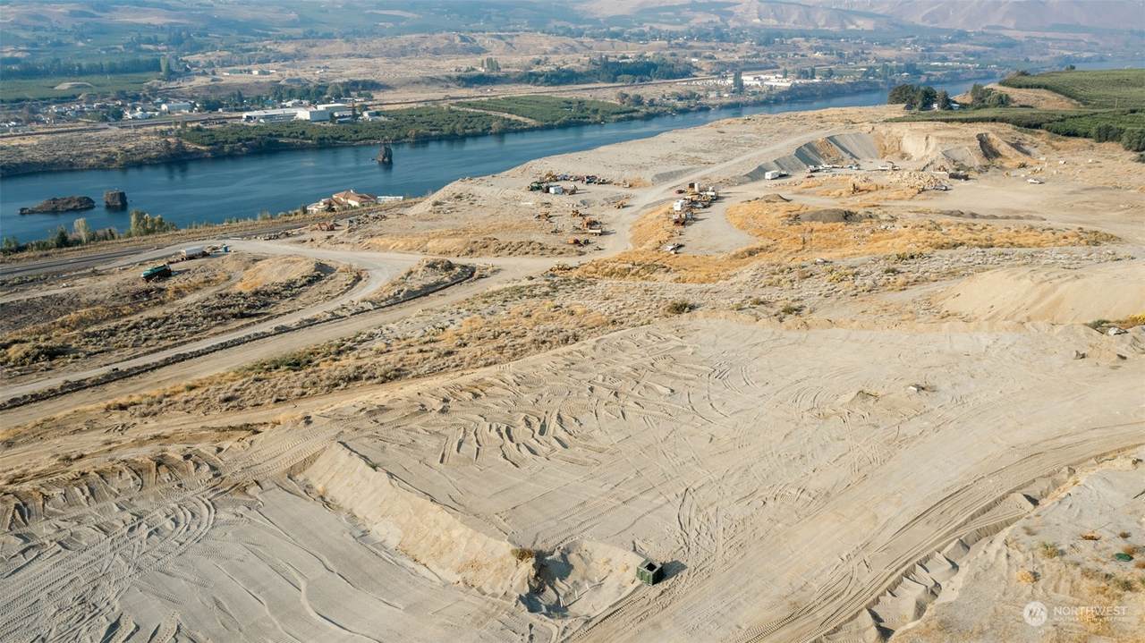 114 Valiant Drive - Photo 1