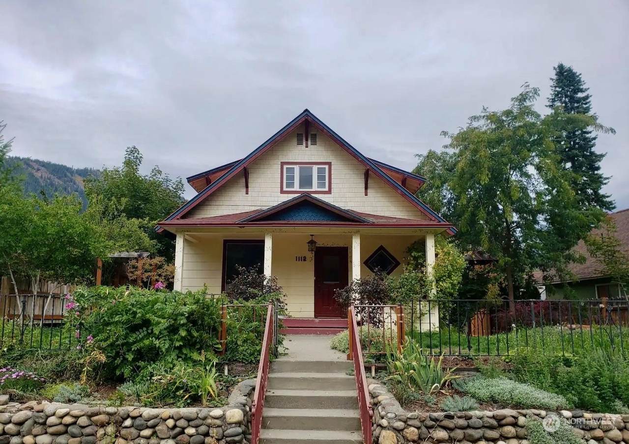 1112 Commercial Street - Photo 1