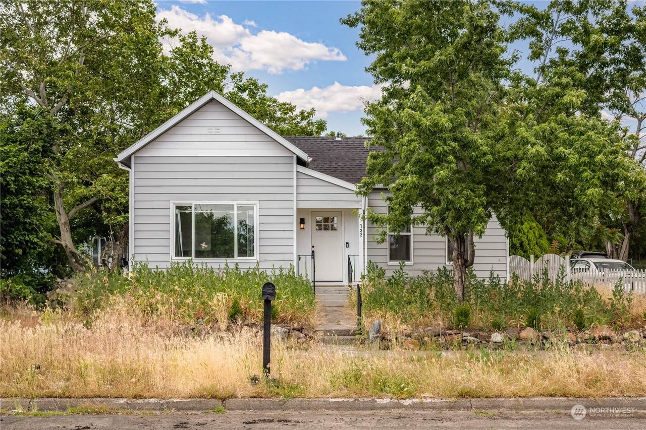 732 6th Avenue - Photo 1