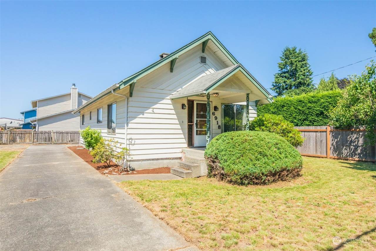 6918 51st Avenue - Photo 1