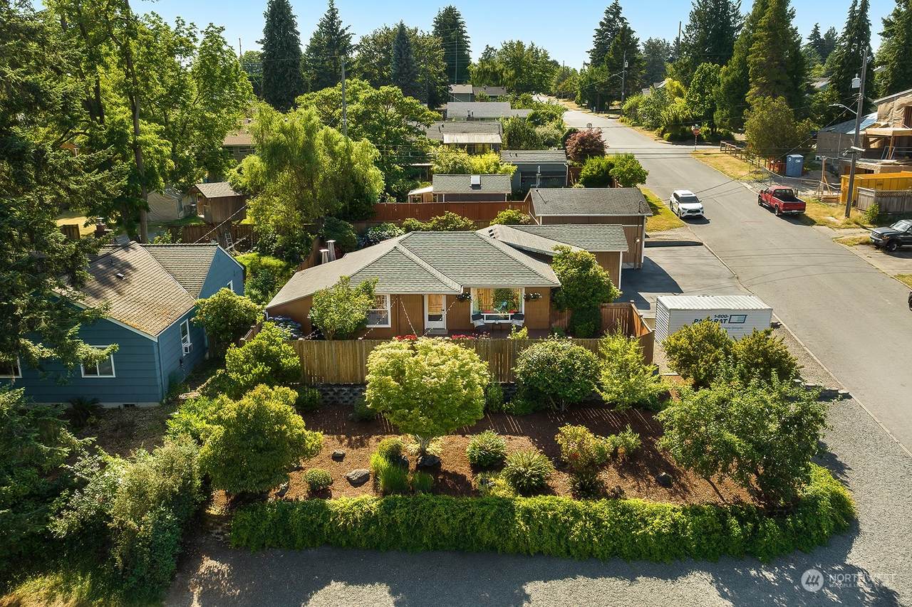 15841 10 Avenue - Photo 1