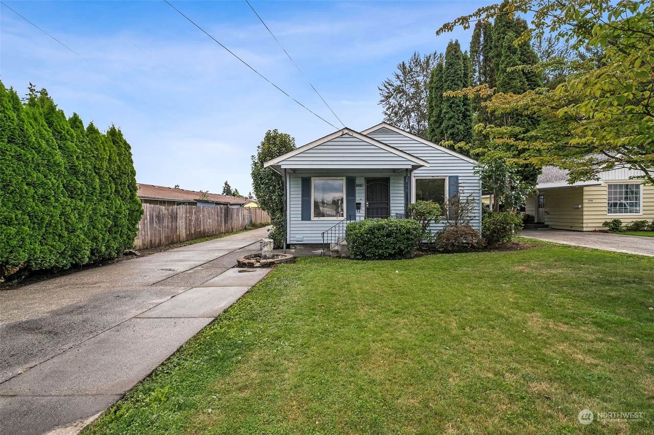 1118 Zehnder Street - Photo 1