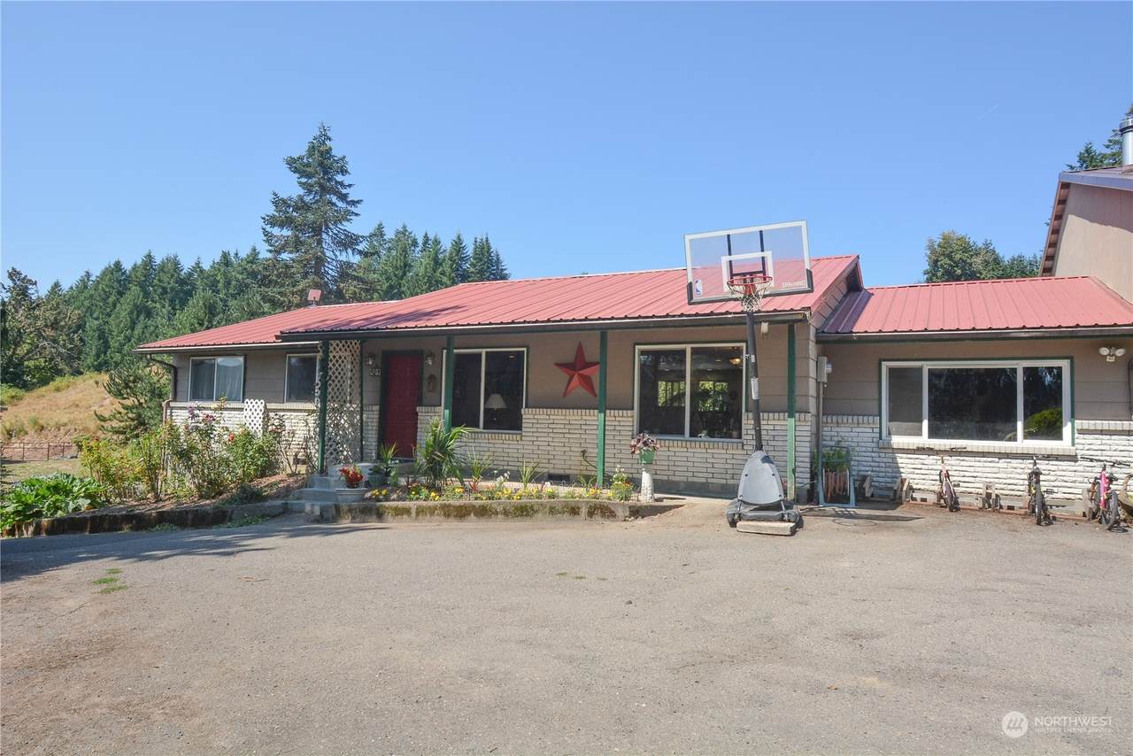 828 Lincoln Creek Road - Photo 1