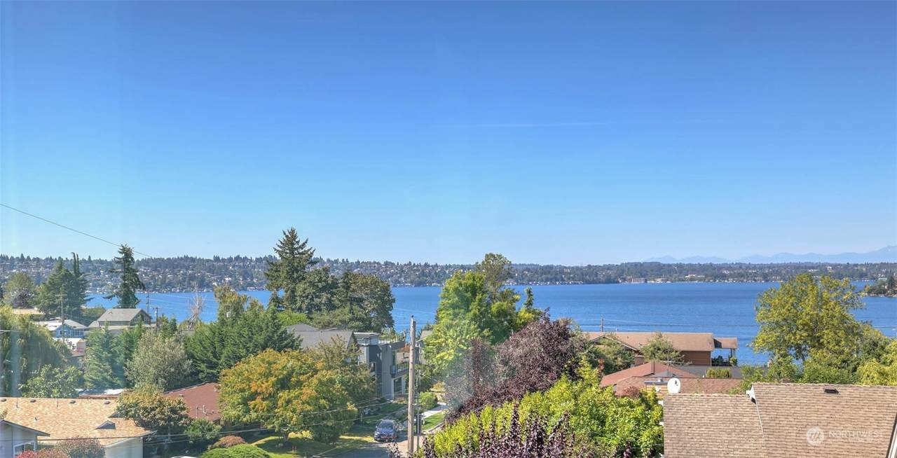 1012 33rd Place - Photo 1