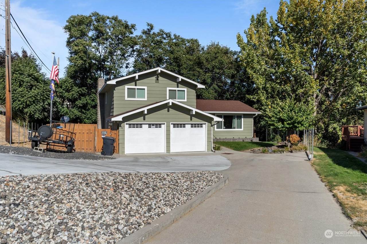 124 Hillcrest Avenue - Photo 1