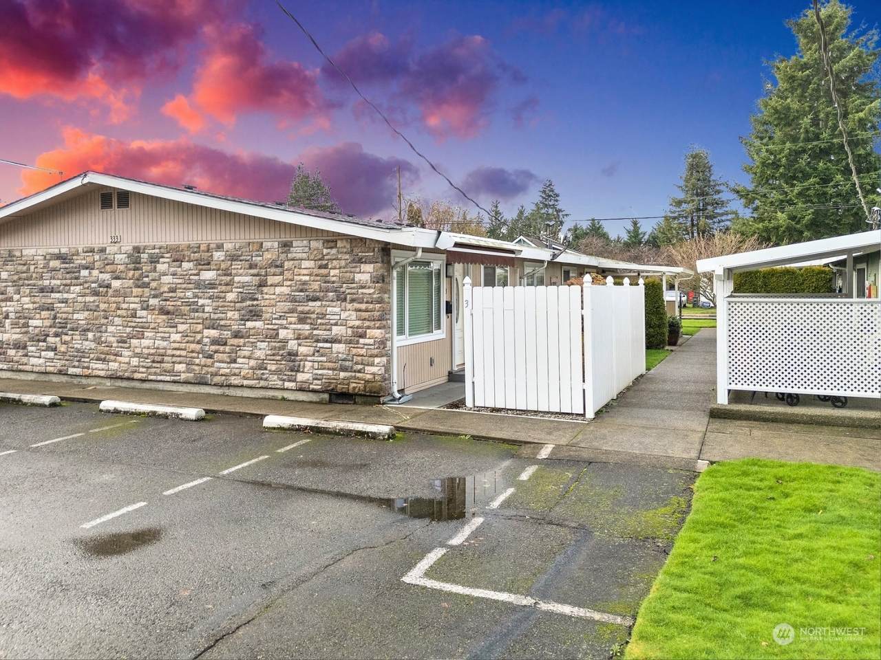 333 7th Place - Photo 1