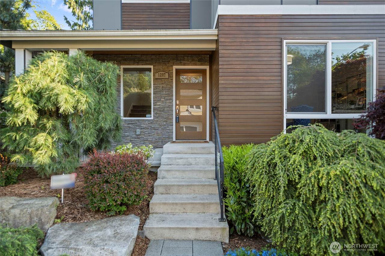 1207 2nd Avenue - Photo 1