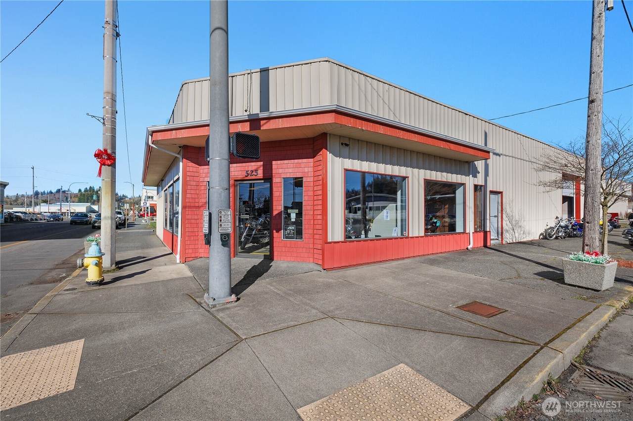523 /525 Simpson Avenue - Photo 1