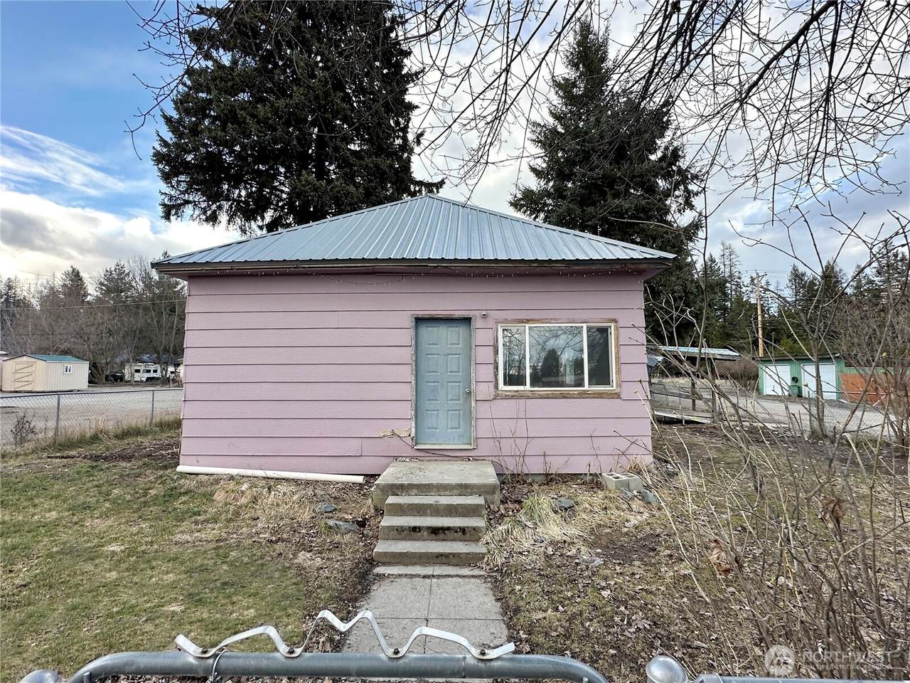402 Houghton Street - Photo 1