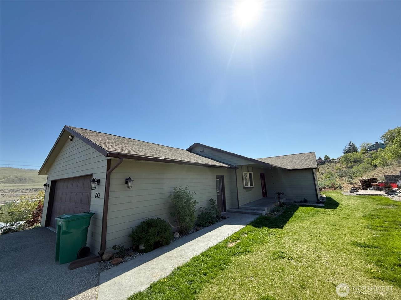 442 Crestview Drive - Photo 1