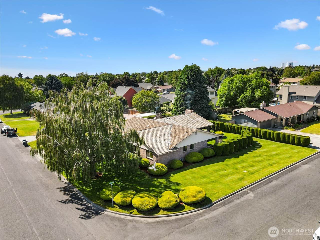 1525 Catalpa Street - Photo 1