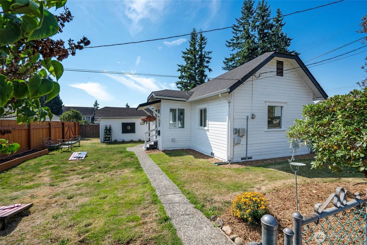 1702 Cedar Street - Photo 1