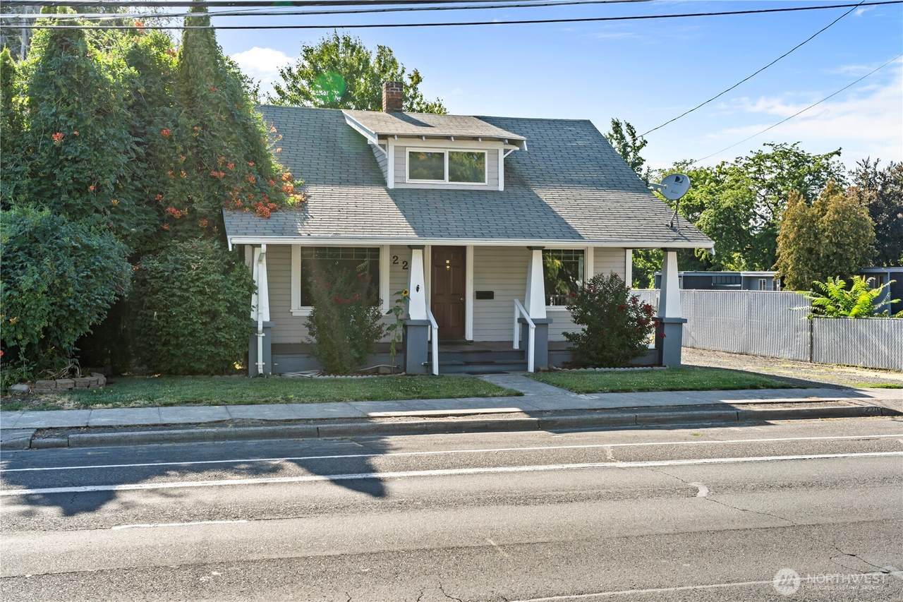 220 Roosevelt Street - Photo 1