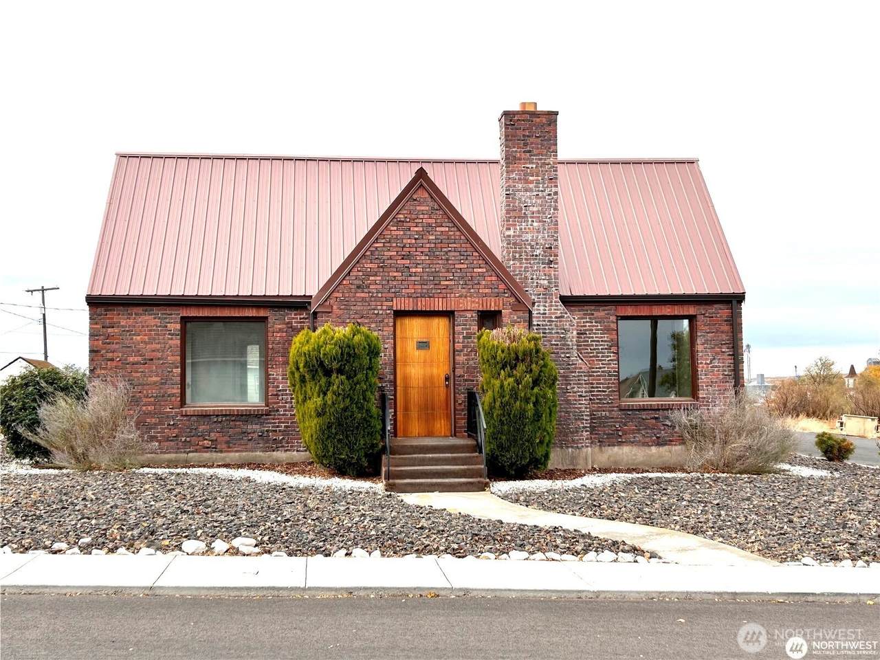 202 4th Street - Photo 1