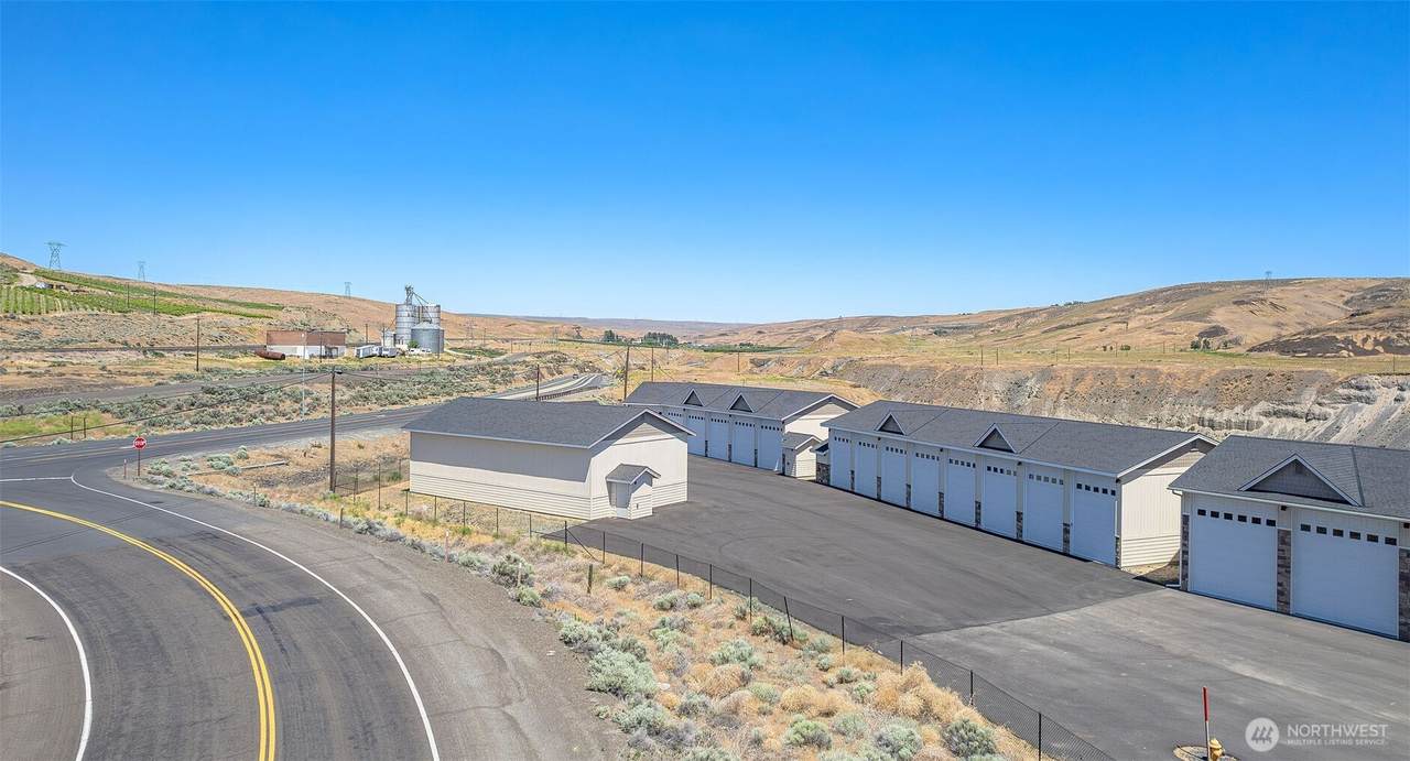 9967 W.8 Road - Photo 1