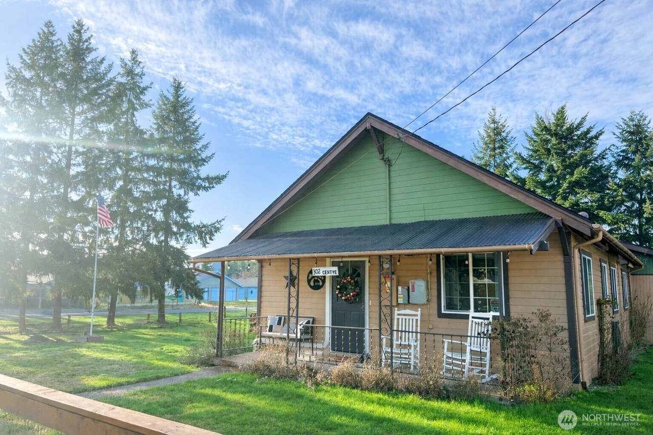 302 Centre Street - Photo 1