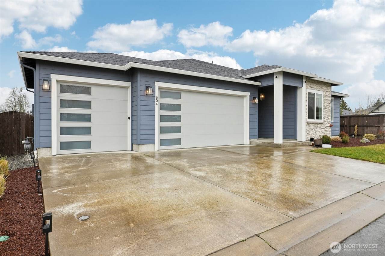 604 25th Way - Photo 1