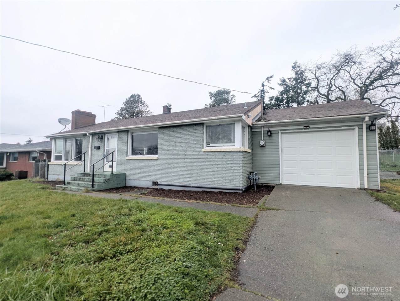 1740 SE 6th Street - Photo 1