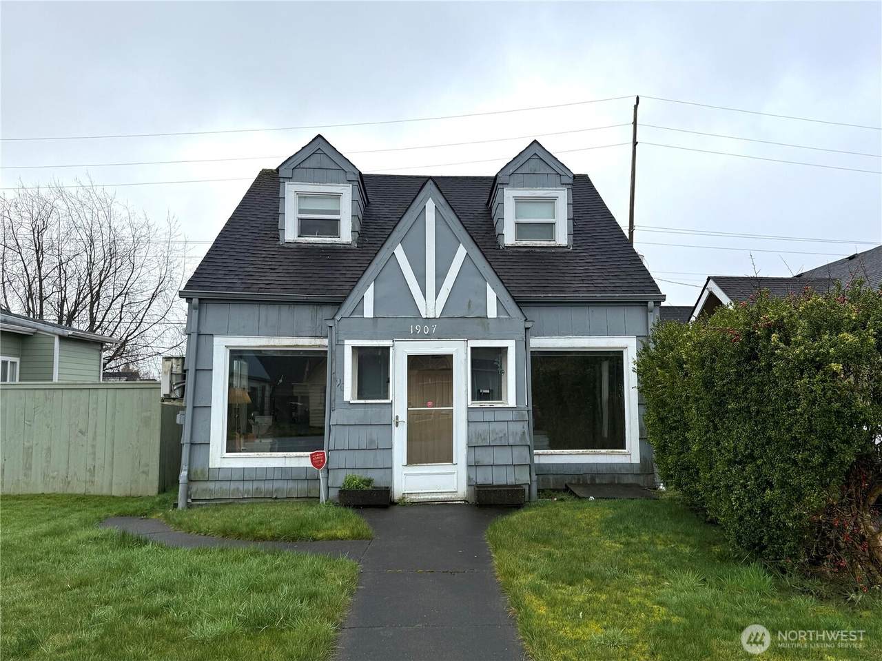 1907 Simpson Avenue - Photo 1