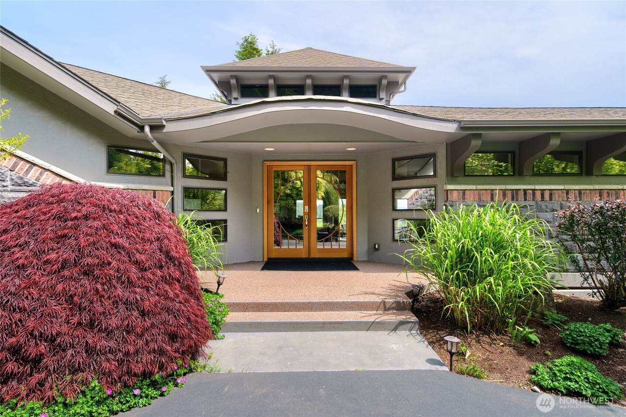 15107 Bridgeway Drive - Photo 1