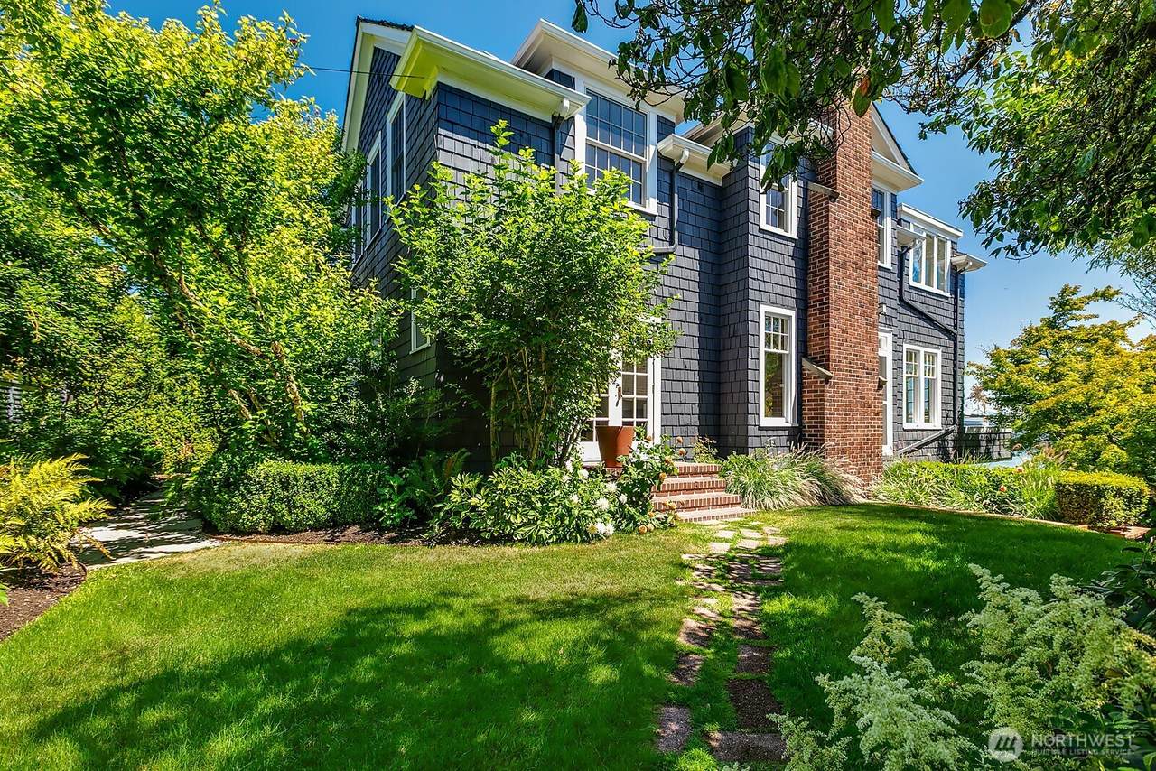 624 35th Avenue - Photo 1