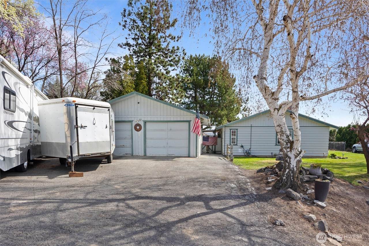 705 12th Street - Photo 1