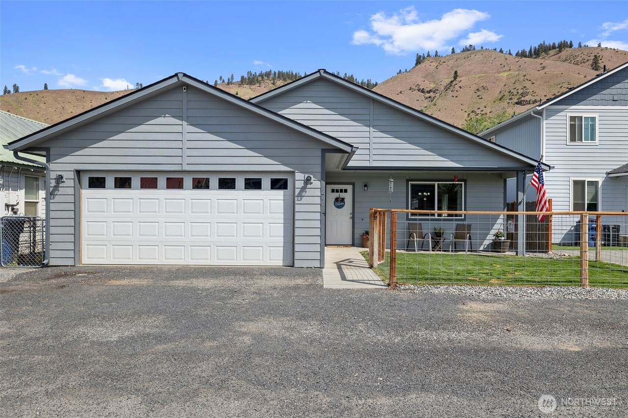 200 Pleasant Avenue - Photo 1