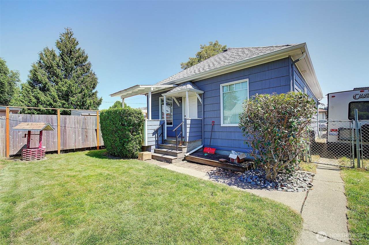 320 Williams Avenue - Photo 1