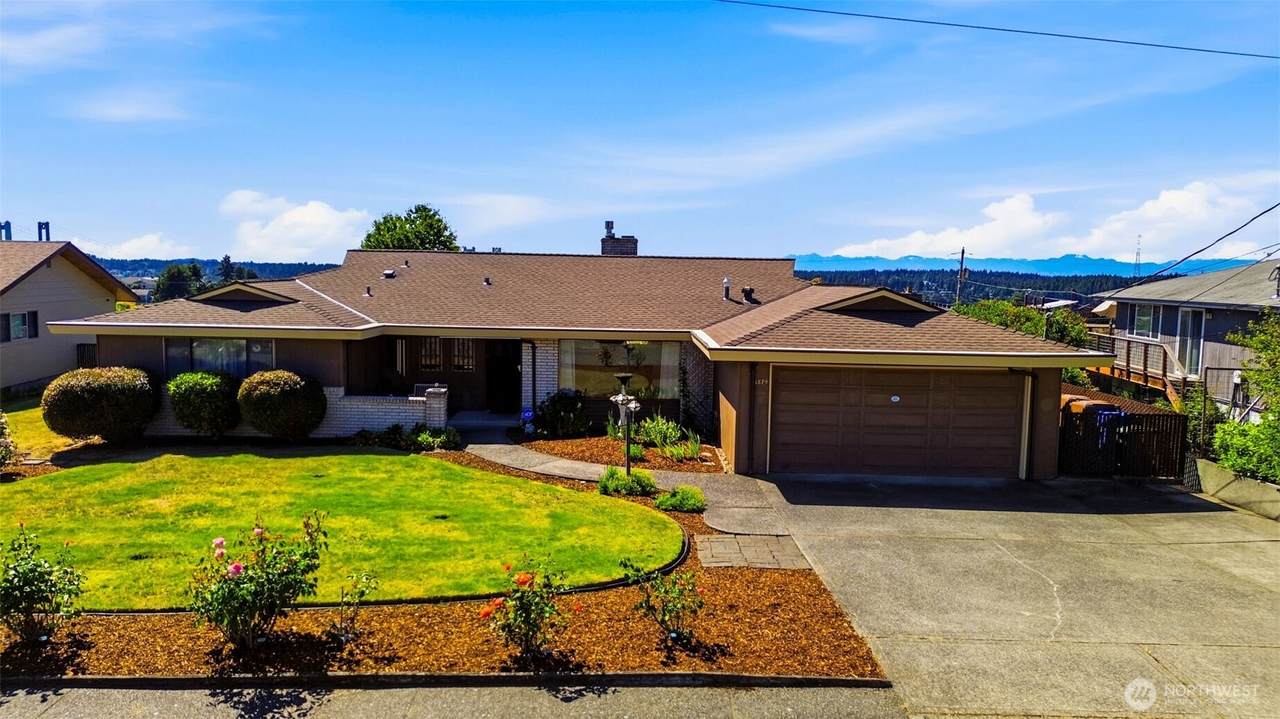 1874 Lenore Drive - Photo 1