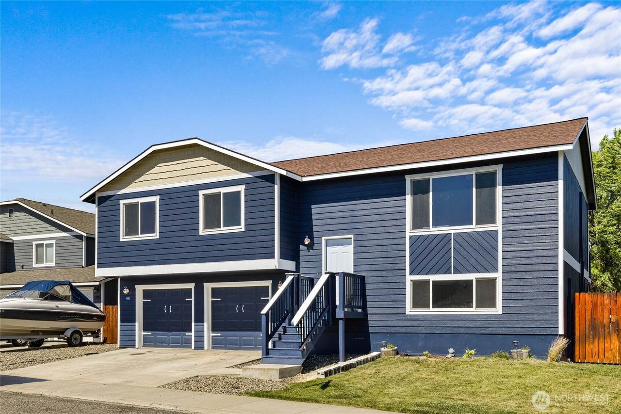 1903 Peakview Dr - Photo 1