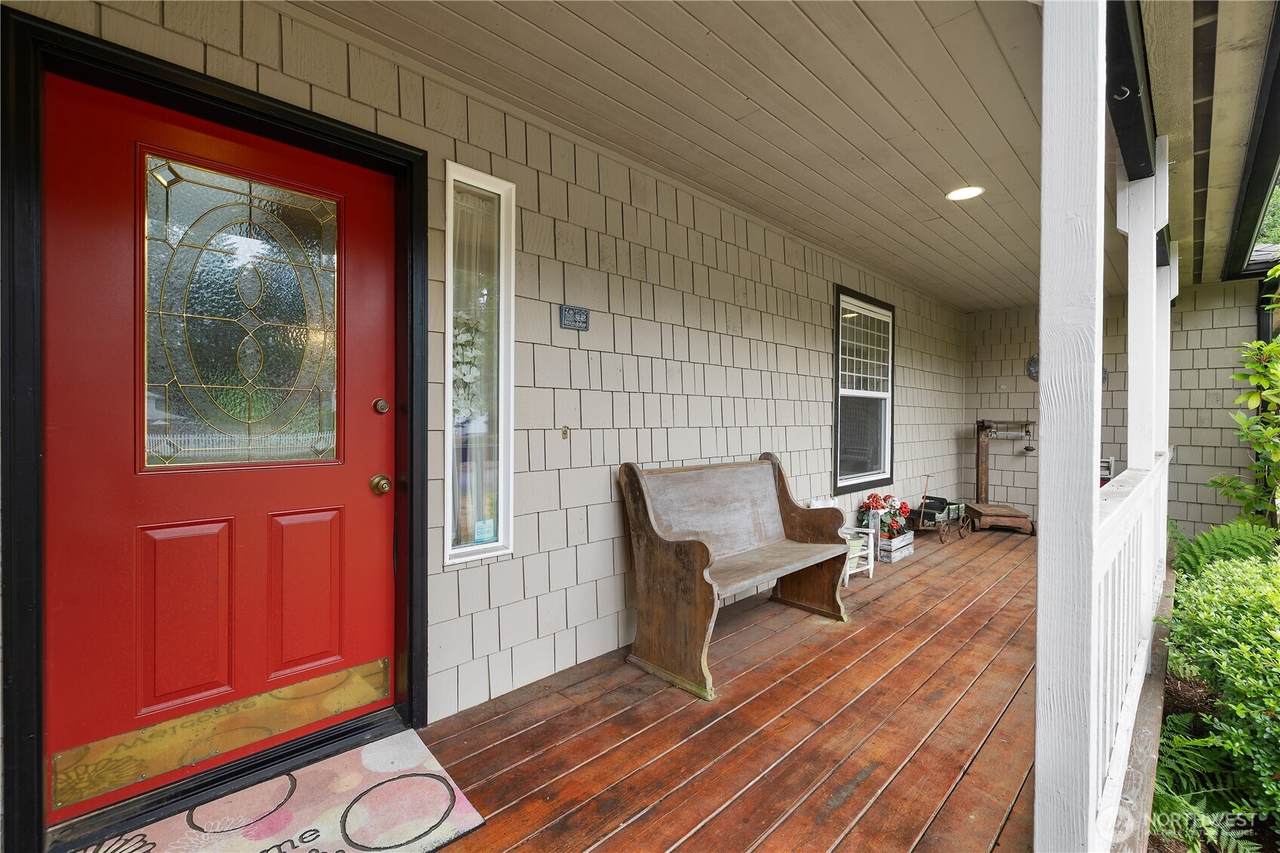 340 Hiawatha Boulevard - Photo 1