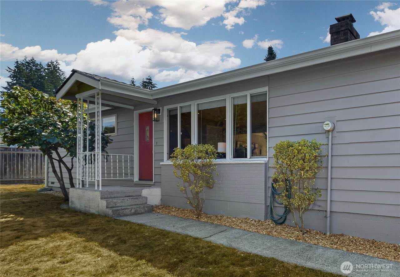 10527 Beardslee Boulevard - Photo 1