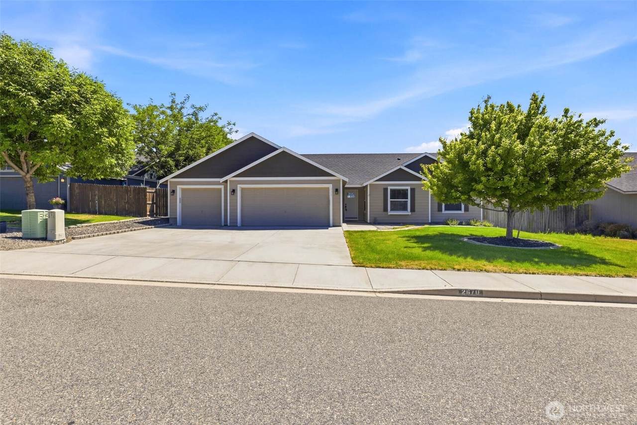 2670 Hickory Avenue - Photo 1