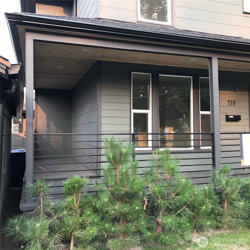 719 Spraque Ave - Photo 1