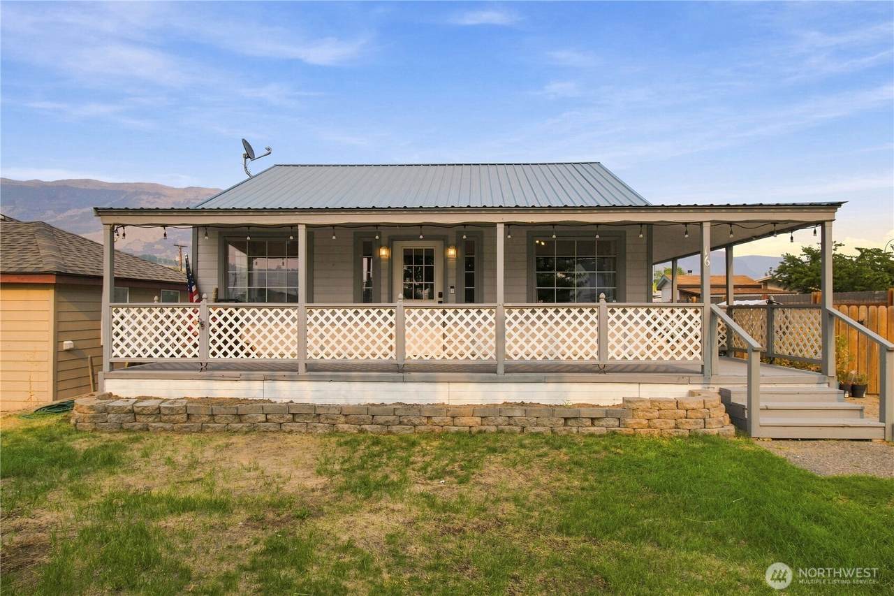 16 Freemont Avenue - Photo 1