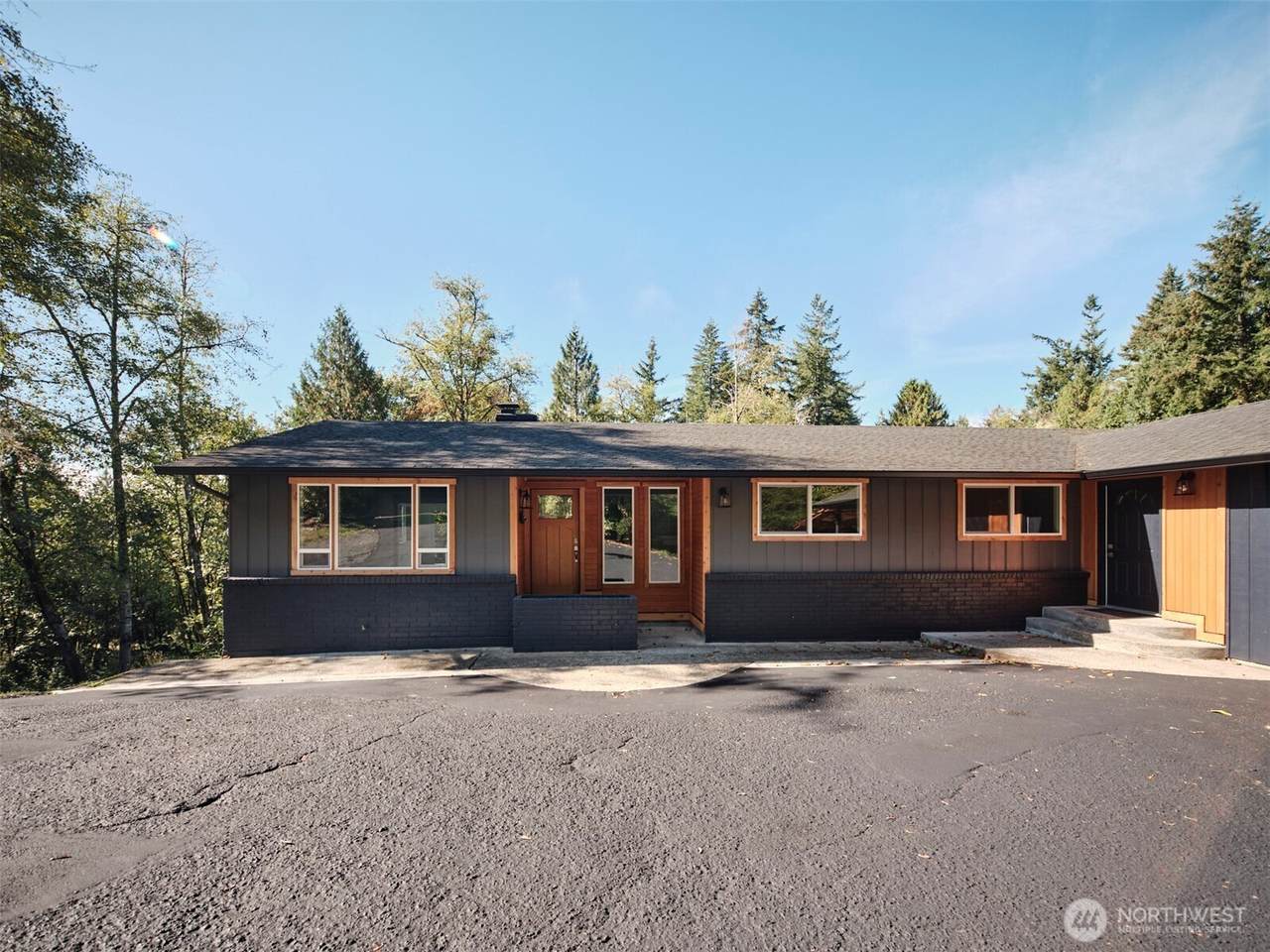 209 Sunset Drive - Photo 1