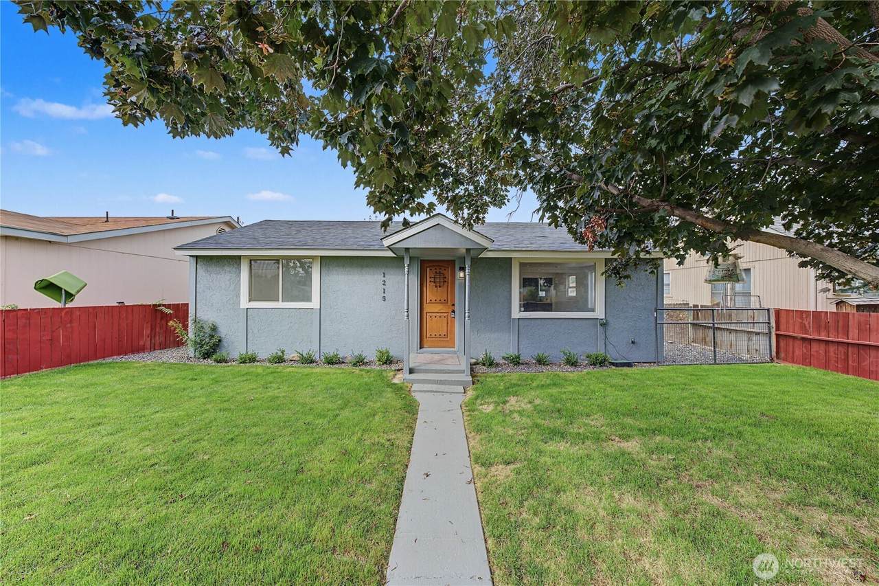 1215 Yakima Street - Photo 1