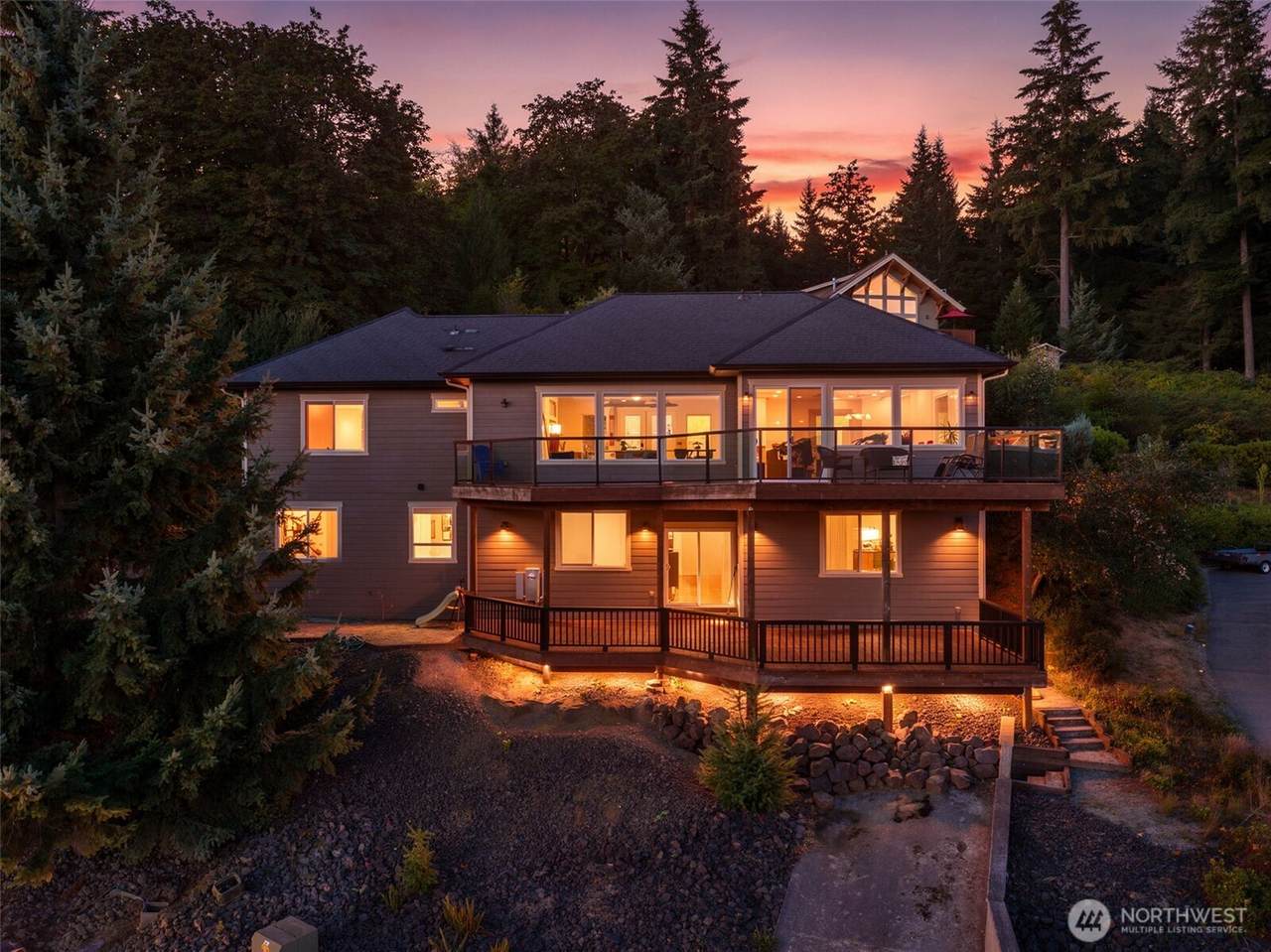 403 Crestview Drive - Photo 1