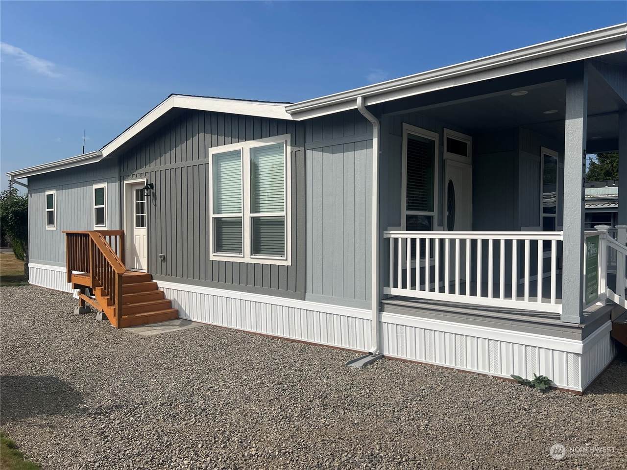 5726 113th Avenue - Photo 1