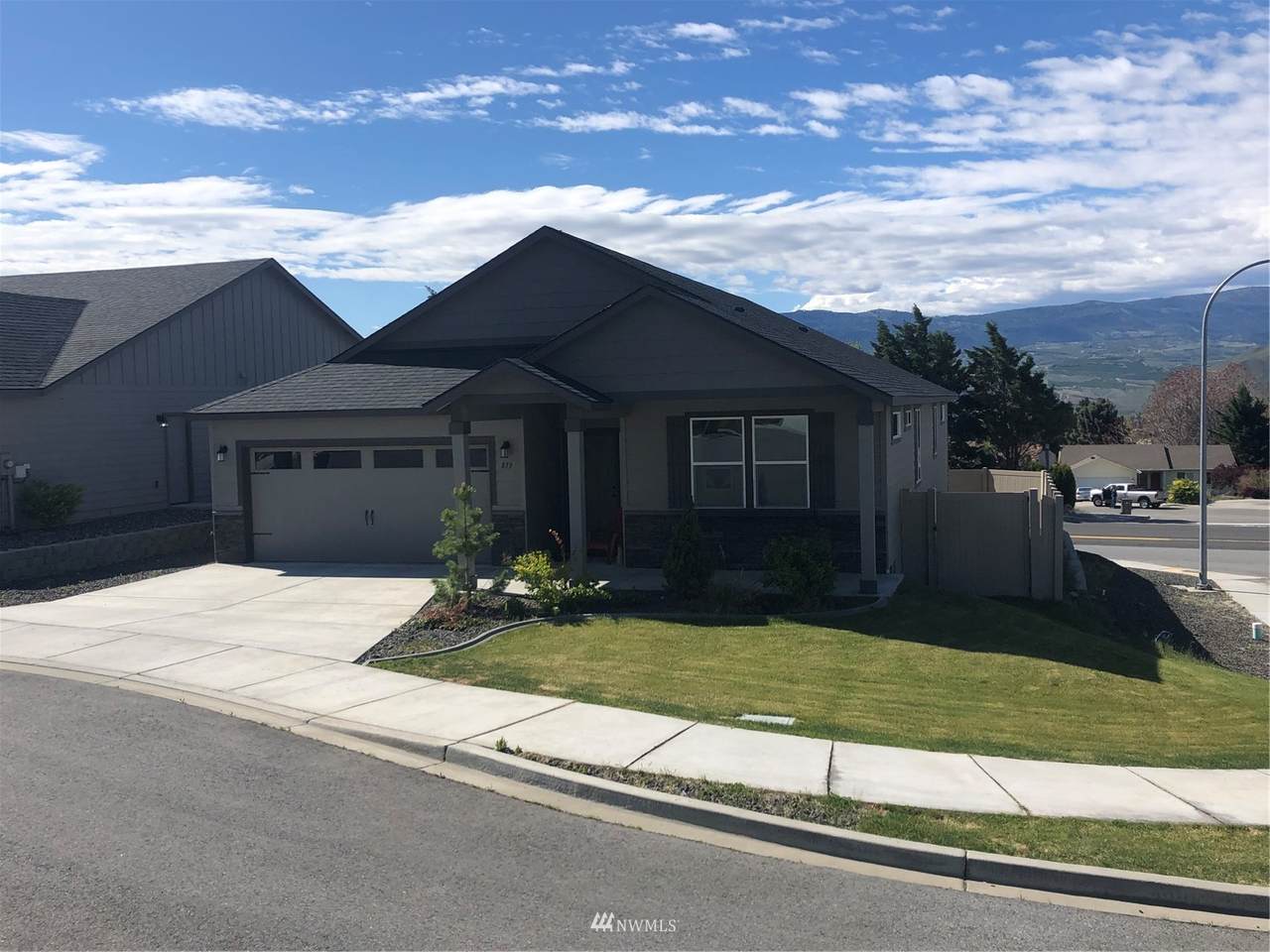 813 Madeleine Court - Photo 1