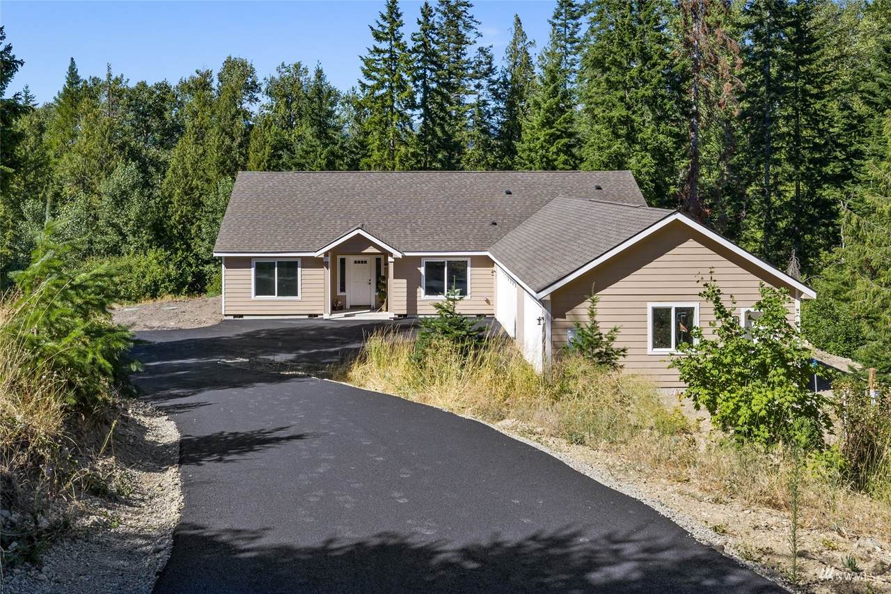 371 Pinnacle Lane - Photo 1