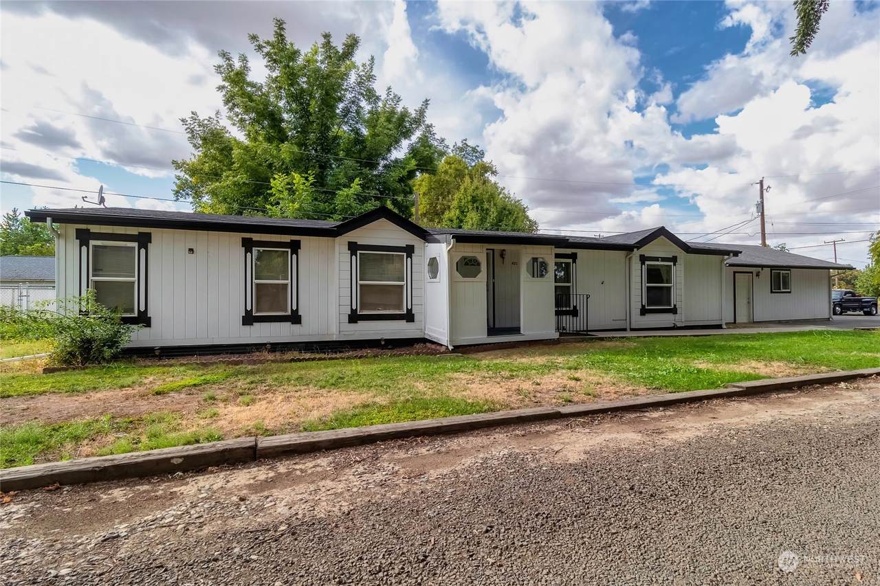 421 Wallula Avenue - Photo 1