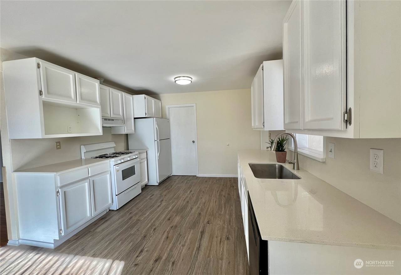 106 13th Street - Photo 1