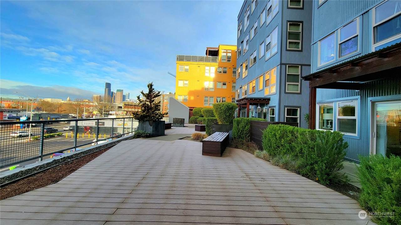 827 Hiawatha Place - Photo 1