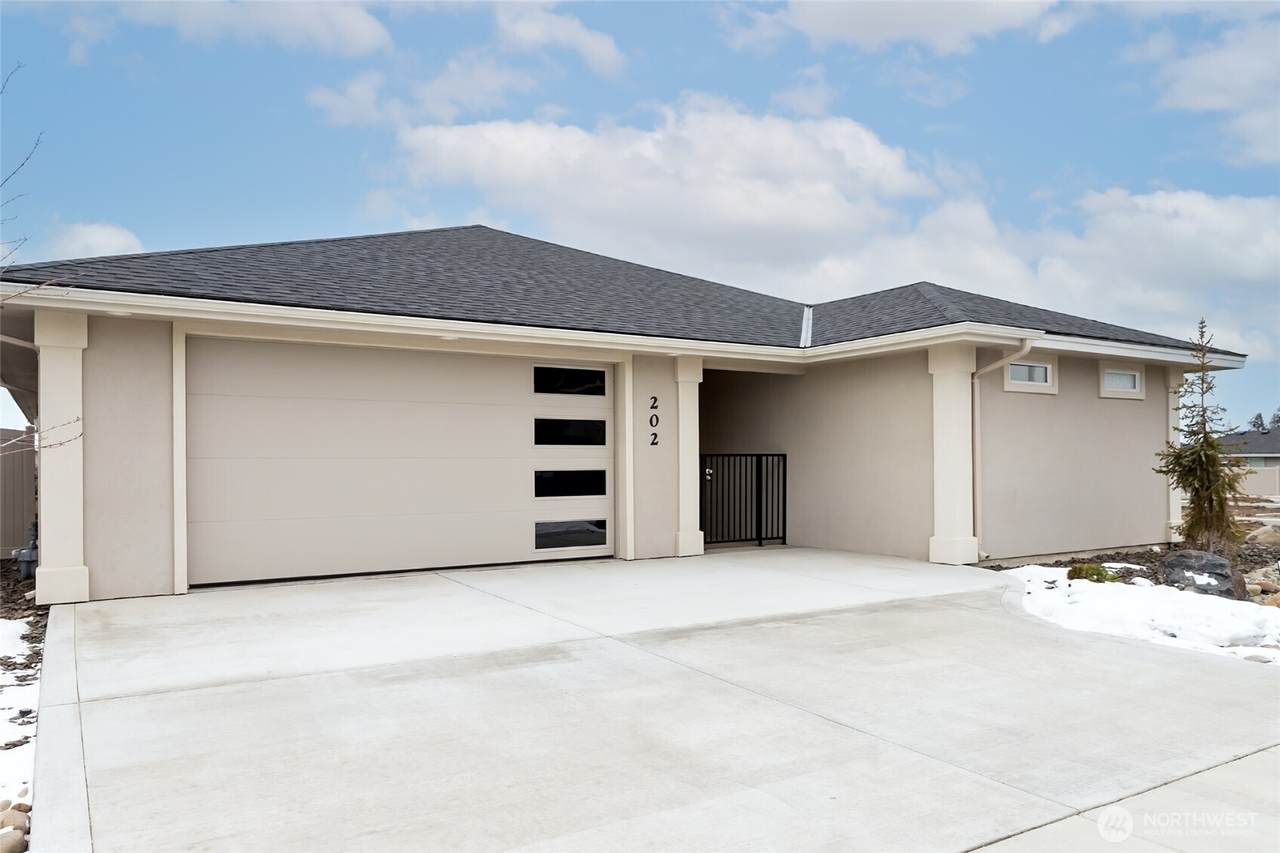 202 Chinook Road - Photo 1