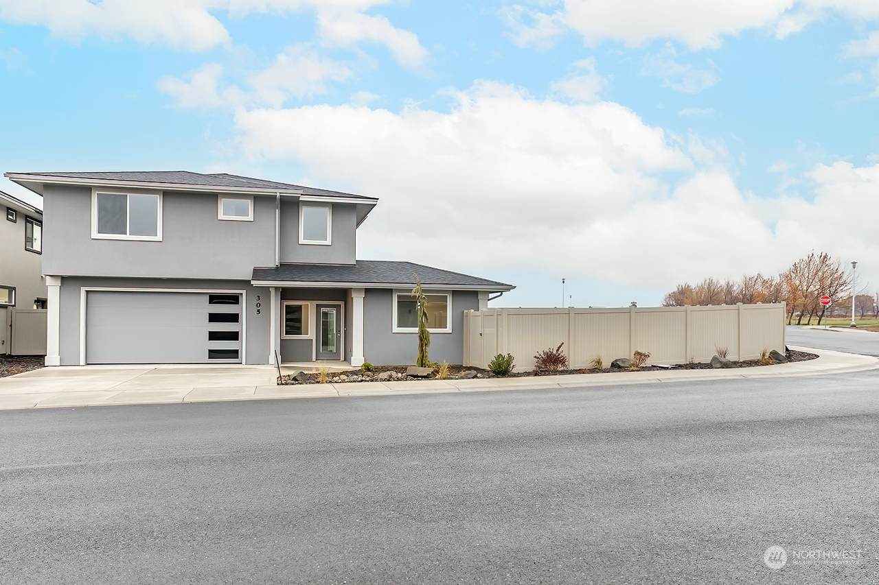 305 Stanford Avenue - Photo 1