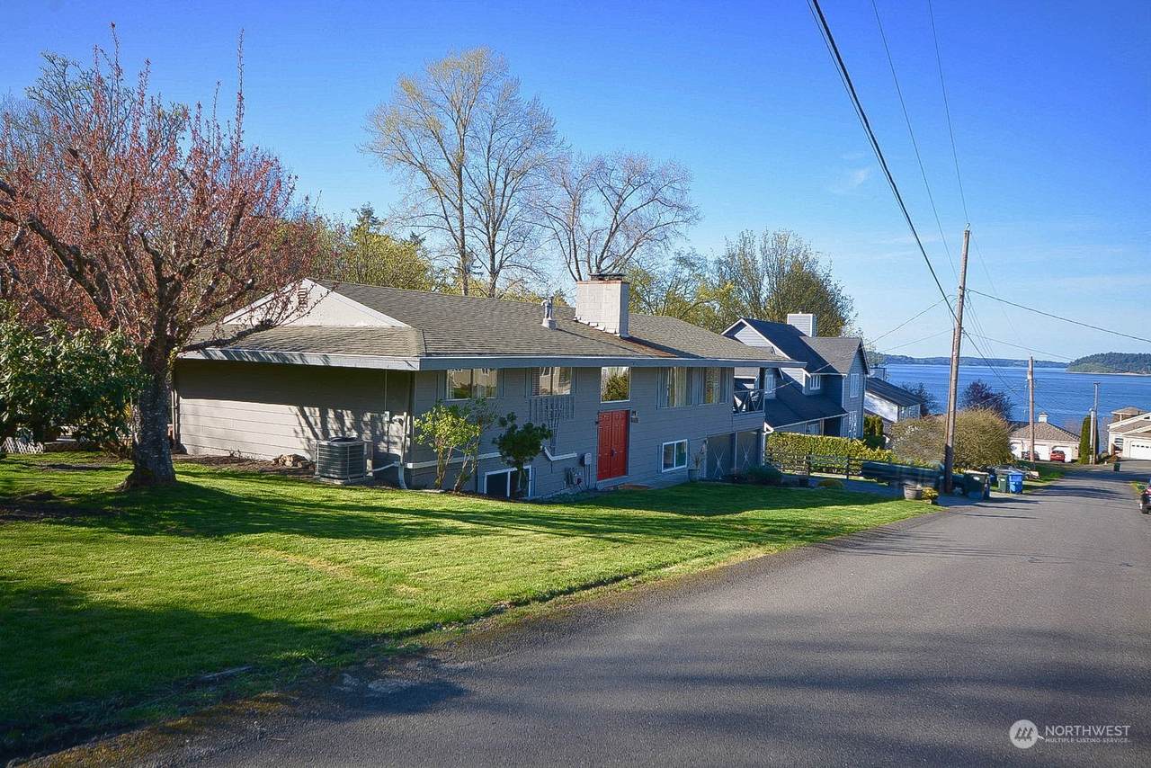 5511 Beverly Drive - Photo 1